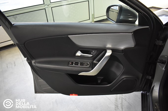 MERCEDES-BENZ A 180 d Automatic Sport